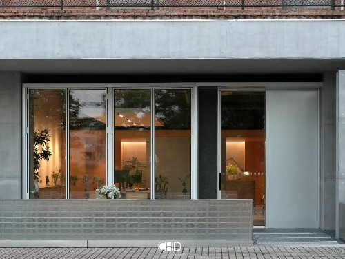 顺德设计公司｜瓷泳铝本色 73-28 极窄重型折叠门落地实拍